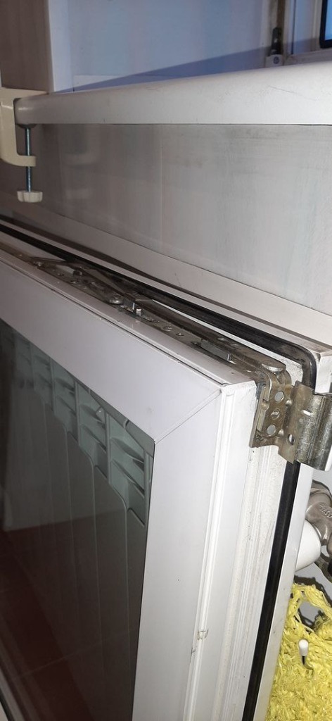 Регулировка верхней петли окна в Альметьевске